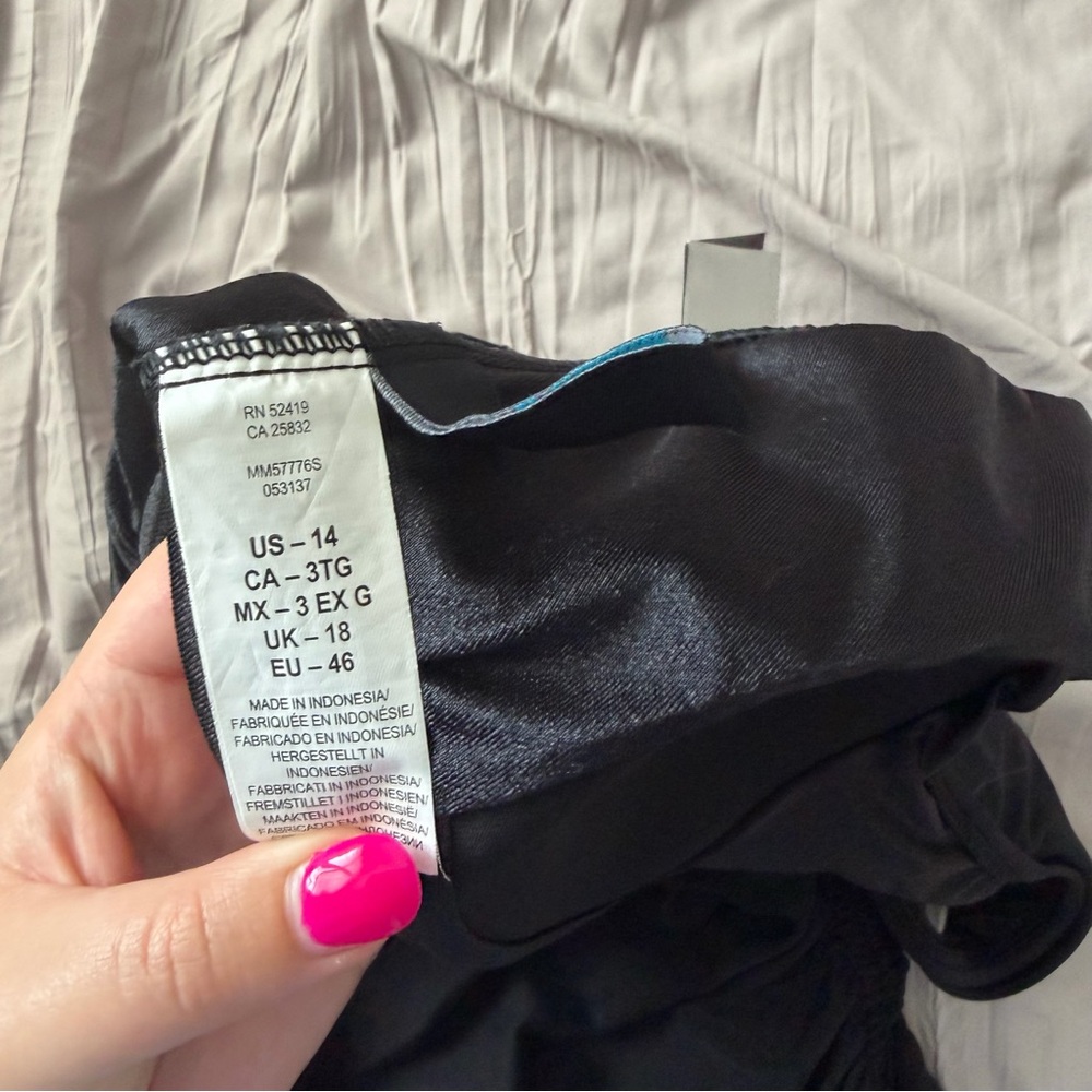 Maxine of Hollywood || black adjustable swimsuit skirt - Picture 11 of 11